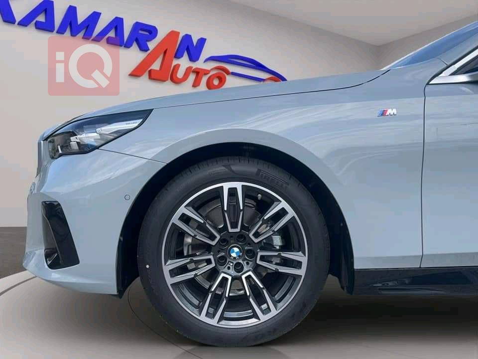 بی ئێم دەبڵیو سیریەس 5